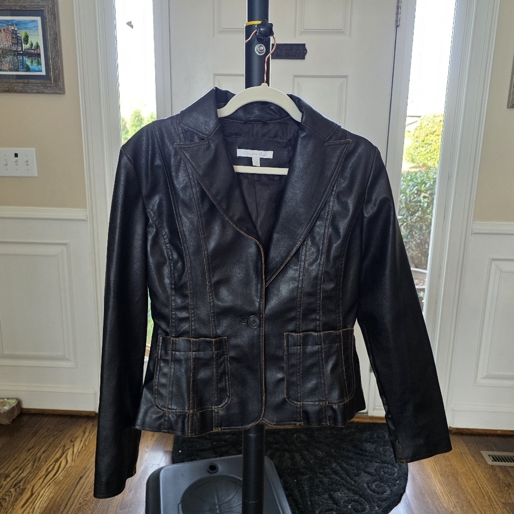 Charlotte RUSSSE. VINTAGE.Women’s Black Faux Leather Single-Button Blazer Jacket
